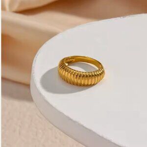 18K GOLD RING